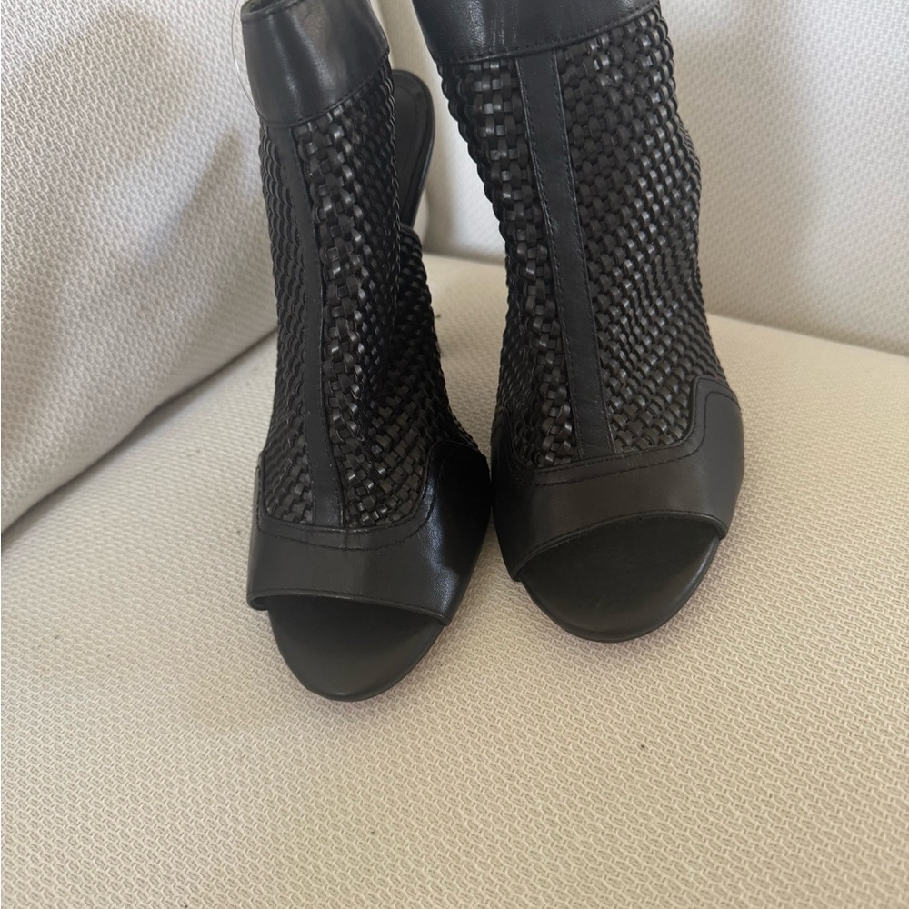Pour la Victoire York Peep toe boot size 6.5